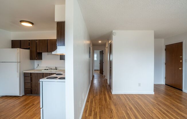 2 beds, 1 bath, 715 sqft, $995, Unit F206