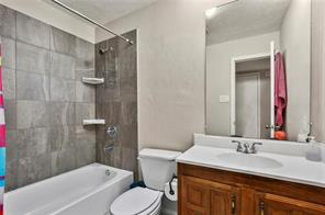 3 beds, 2 baths, $2,095