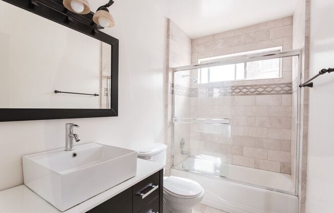 725 Hayworth Apartments