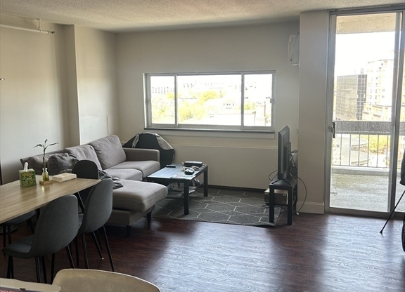 2 beds, 2 baths, 950 sqft, $3,900, Unit 801