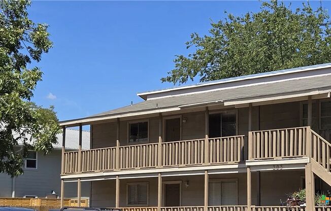 Move-in ready 3-bed, 1.5-bath Upstairs condo just minutes from downtown San Marcos and Texas State University!