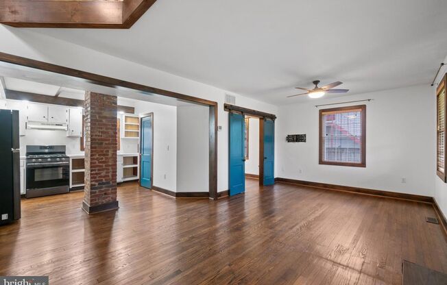 Welcome to 110 Greenway Street, the cutest 2bd 2bth cape cod!