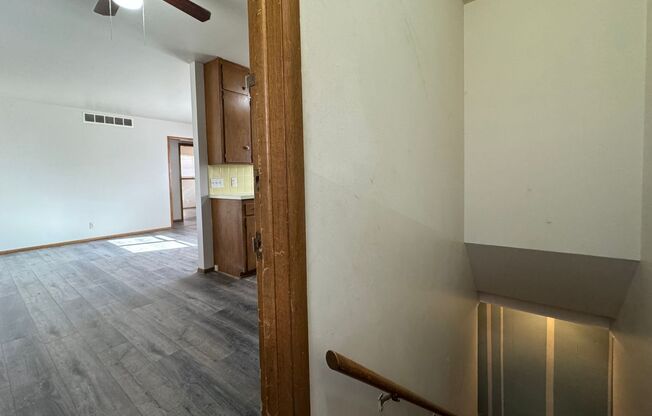 2 beds, 1 bath, $775, Unit # 1