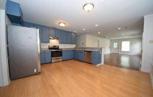 FABULOUS UPDATED KITCHEN with 3 bed 1 bath near U of M