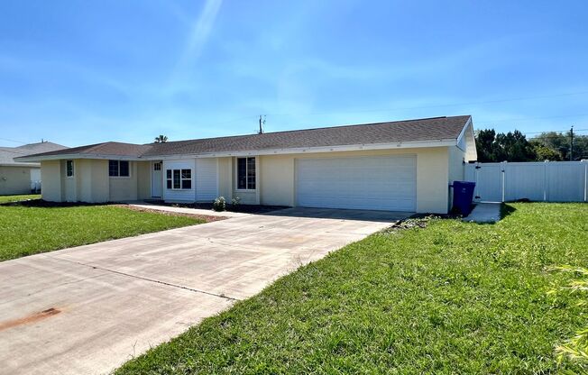 314 Inman St. Lehigh Acres FL- Fully Renovated with Fence Yard - 3 bed, 1 baths, 1 car garage- Available Now!