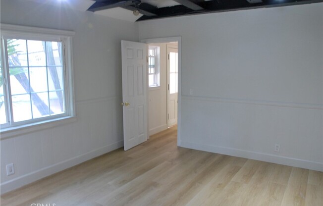 7055 7053 CORBIN AVE