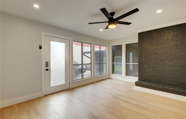 909 Reinli St