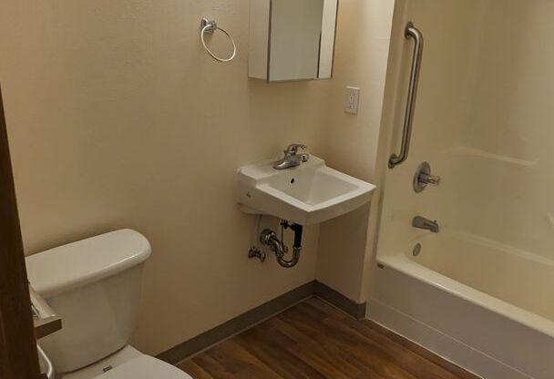 1 bed, 1 bath, 650 sqft, $1,325, Unit 05