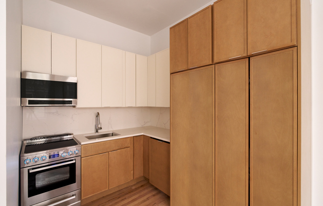 310 W 80th St