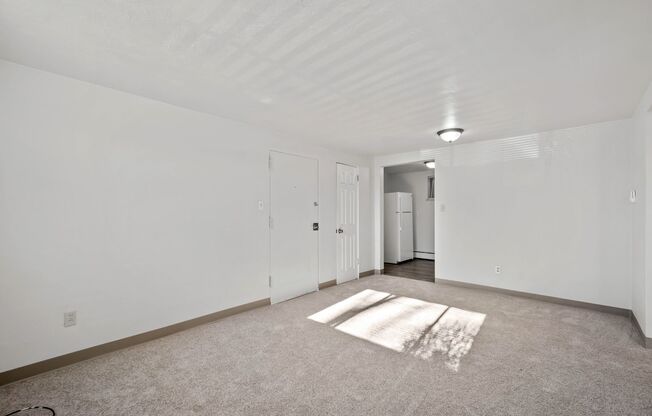 2 beds, 1 bath, 850 sqft, $949, Unit 10609 Lindberg Ave. B1 - Apt. 1