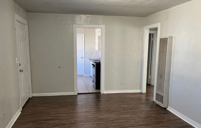 3 beds, 1 bath, $875