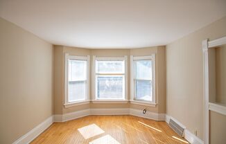 9/01  $1495 – 2 Bedroom Upper Flat Near UWM - 2728 N Murray