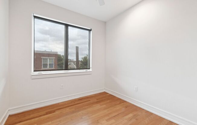 3 beds, 1 bath, 800 sqft, $1,350, Unit Unit 301