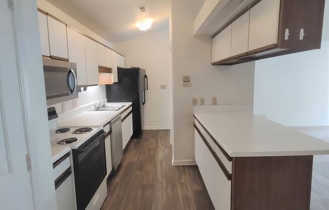 Move-in Ready Condo located in Rose Croft Community!