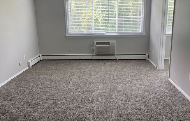 3 beds, 1.5 baths, 875 sqft, $1,295, Unit C11