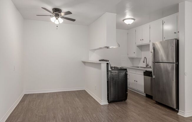 2 beds, 1 bath, 780 sqft, $2,495, Unit 08