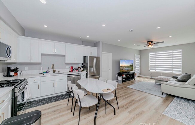 2 beds, 2 baths, 1,042 sqft, $3,600