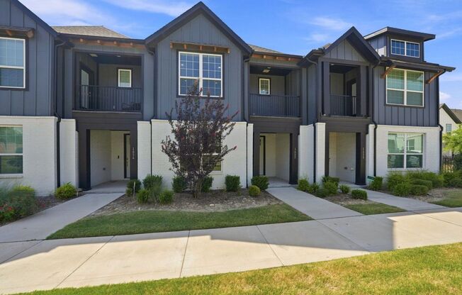 Upgraded 3-Bedroom Townhome in Allen with Modern Finishes & Private Balcony