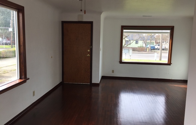 2 beds, 1 bath, $1,395