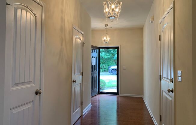Beautiful 3 Bedroom Townhome in Raleigh near beautiful park! Apply Now!