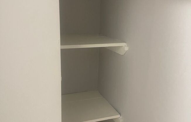 2 beds, 1 bath, 600 sqft, $1,350, Unit 1J
