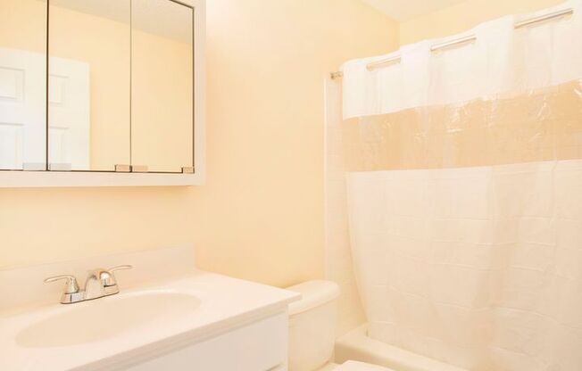 2 beds, 1 bath, 756 sqft, $1,325, Unit 824-203