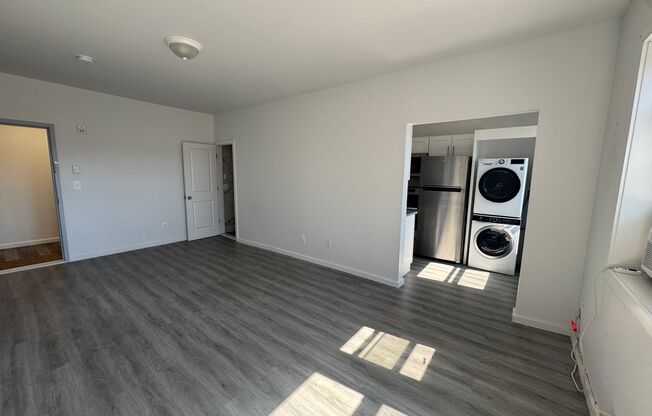 Studio, 1 bath, $1,000, Unit 4J