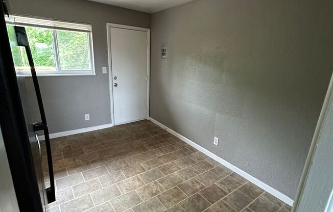 2 beds, 1 bath, 750 sqft, $1,170, Unit B12 1045 17