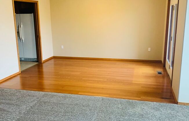 Beautiful Updated Townhome overlooking Meadow Springs Golf Course