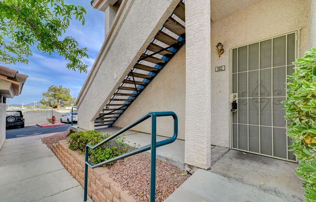 Spacious 2 Bedroom Condo in Gated Community!