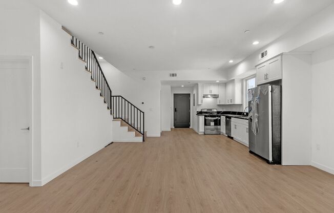 6232 Whitsett Ave