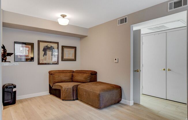 1 bed, 1 bath, $1,200, Unit # 1172