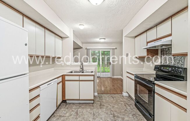 Warren Township, 3 Bed, 2.5 Bath, 2 Story, New Carpet!