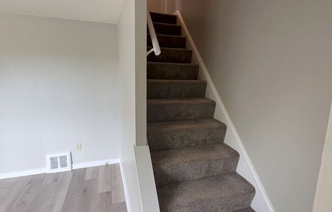 3 beds, 1 bath, 975 sqft, $1,375, Unit 3315J