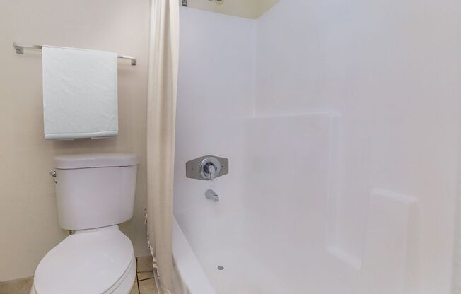 2 beds, 2 baths, 880 sqft, $1,330, Unit 2003