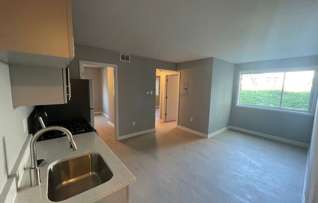 3 beds, 1 bath, $2,300, Unit 102