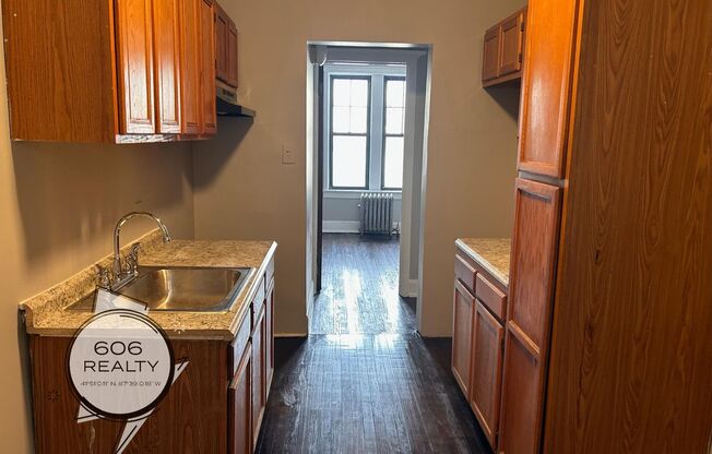 Rogers Park Apts Available!