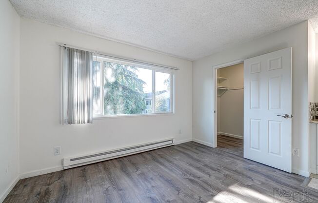 3 beds, 2 baths, 1,204 sqft, $2,520, Unit 44