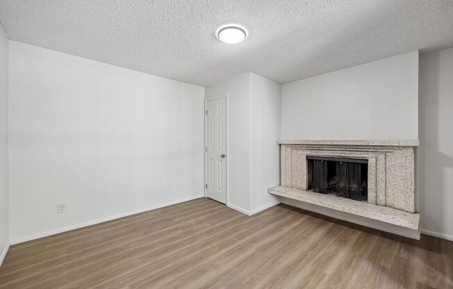 3 beds, 1.5 baths, 950 sqft, $1,385, Unit 104