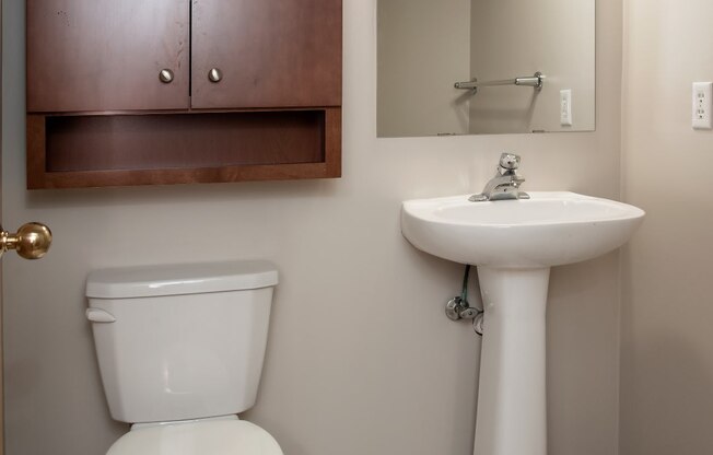 powder room with pedestal sink