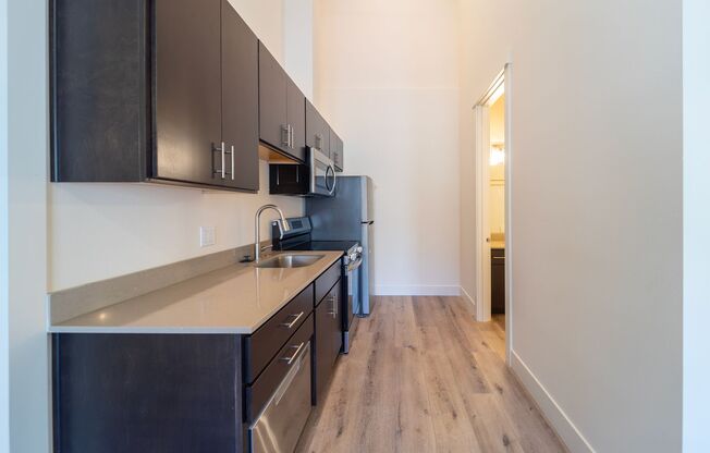 2 beds, 1 bath, 756 sqft, $1,825, Unit 1302