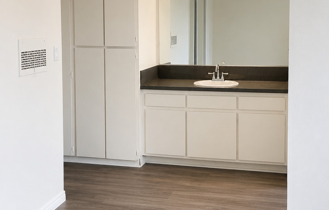 1 bed, 1 bath, 730 sqft, $1,565, Unit 14100 205