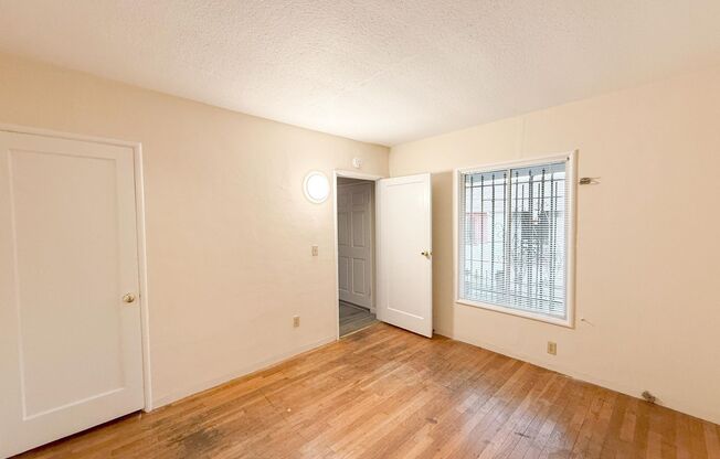 3 beds, 1 bath, $2,800, Unit 1719