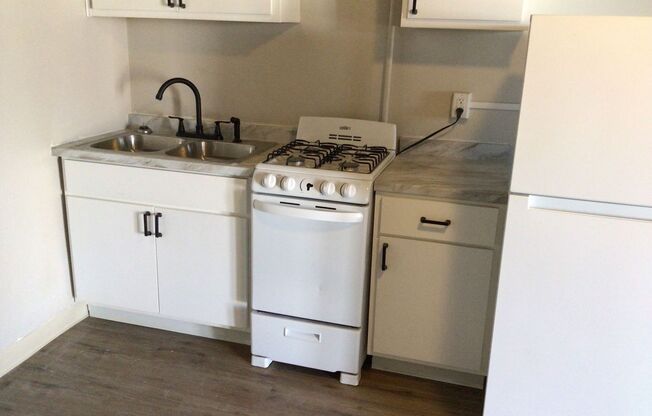 Studio, 1 bath, 220 sqft, $850, Unit 2