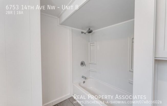 2 beds, 1 bath, 1,082 sqft, $2,275