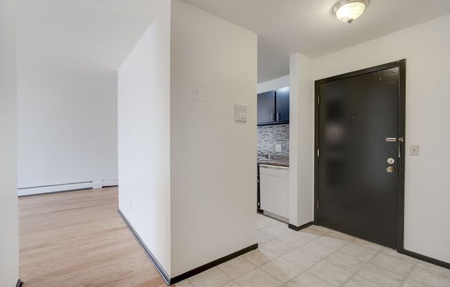 1 bed, 1 bath, 750 sqft, $1,100, Unit 7710-303
