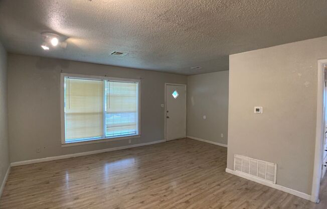 3 beds, 1 bath, $875