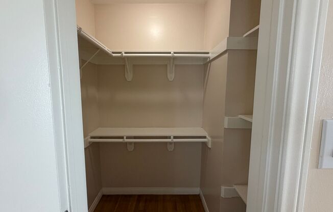 2 beds, 1 bath, 875 sqft, $2,585, Unit M-519A