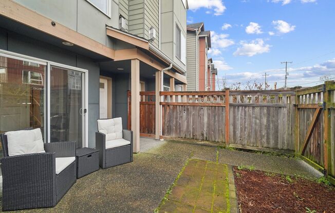 Stylish 3-Bed, 2.5 bath Townhome in Greenwood