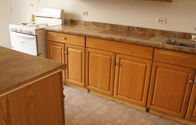 2 beds, 1 bath, 850 sqft, $1,695, Unit 1534-2H